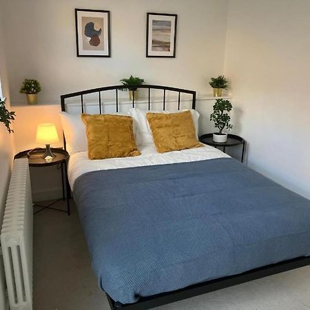 Awesome Refurbished 1 Bed Flat Few Steps To High St ! - 2 East House Apartment Epsom Exterior photo